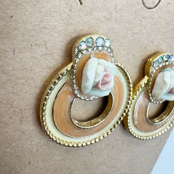 Vintage 1928 Porcelain Rose With Enamel Hoop Earrings Retro Classic Coquettegirl - Picture 9 of 9
